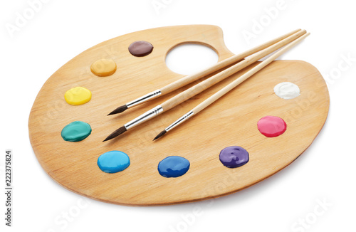 Fotomural Palette with paints and brushes on white background