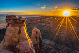 Fototapeta Zachód słońca - Beautiful Sunrise Hike at the Colorado National Monument in Grand Junction, Colorado