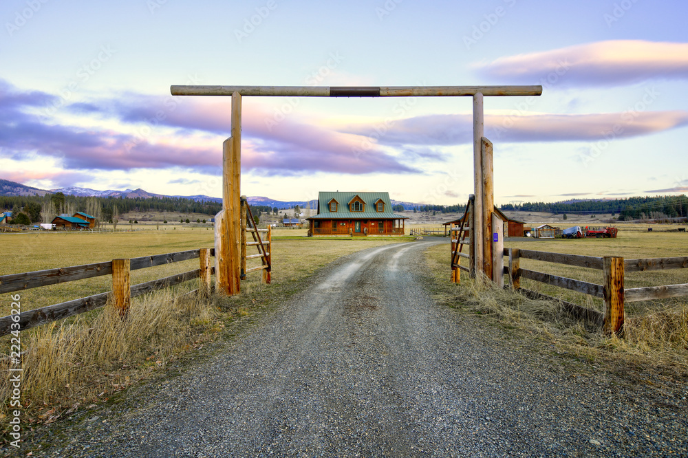 Entry gate to a nice wooden ranch home with beautiful landscape. - obrazy, fototapety, plakaty 