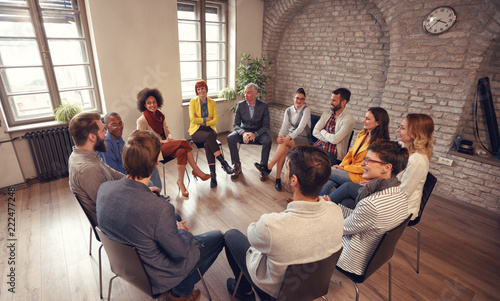 Fotomural Business people talking at group meeting.