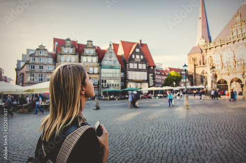 Fotografía Young lady in dress on medieval street of Bremen, Germany