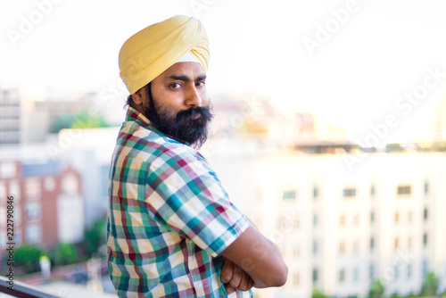Cuadros en Lienzo Indian with turban in the balcony keeping the arms crossed