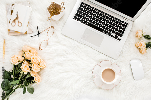 Female Worke With Laptop Roses Flowers Bouquet Golden Female Worke With Laptop Roses Flowers Bouquet Golden Accessories Notebook Gles