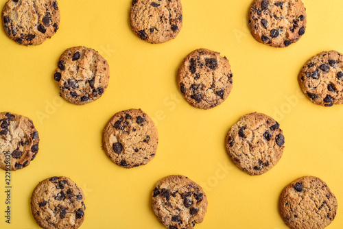 Fotografía Top view of chocolate chip cookies