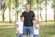 © Noelia - Young father posing with his children