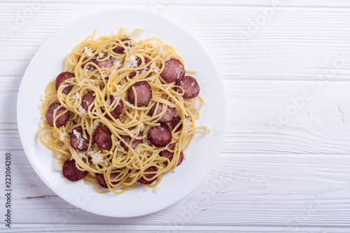 Fotografía Pasta spaghetti with sausages