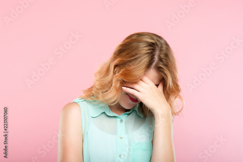 Fotomural facepalm embarrassment and shame emotion