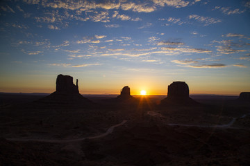 Wall Mural - Monument Valley sunrise