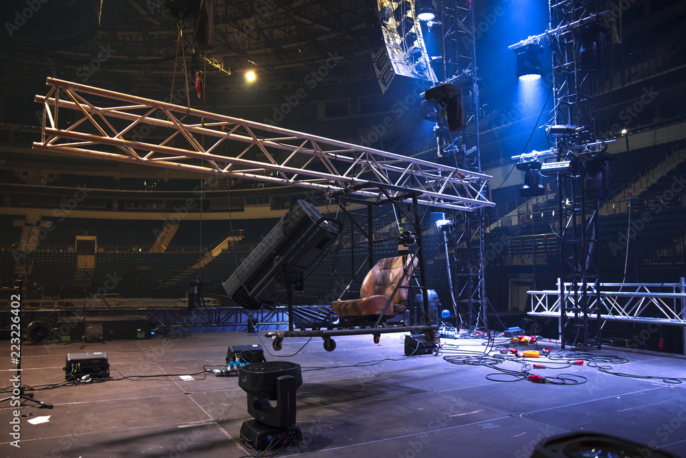 Preparing the stage for a concert - obrazy, fototapety, plakaty 