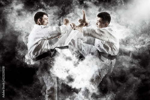 Plakaty Karate  dwoch-mezczyzn-walki-karate