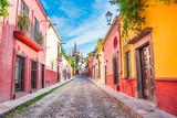 Fototapeta Uliczki - Beautiful streets and colorful facades of San Miguel de Allende in Guanajuato, Mexico