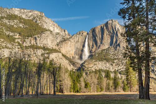 Fotografie, Obraz Upper Falls in Spring, as Seen from the Meadow, Yosemite