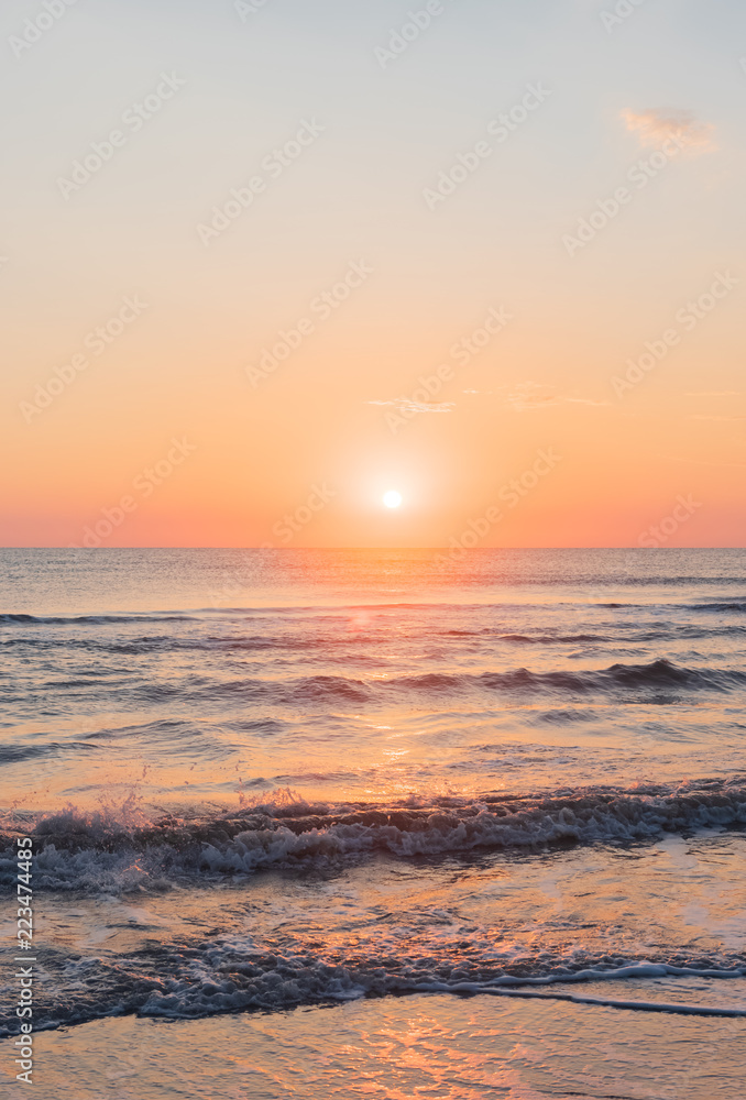 Amazing colorful sunrise at sea - obrazy, fototapety, plakaty 