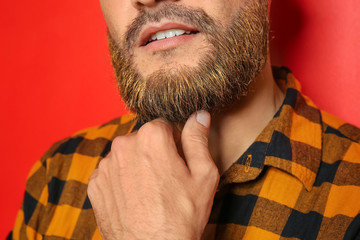 Poster - Handsome man with dyed beard on color background, closeup