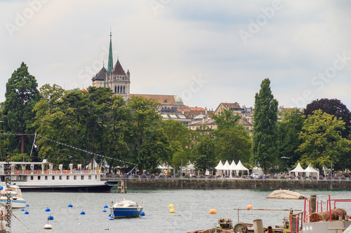 Photographie View of the skyline of Geneva, Switzerland, seen from a jetty in the lake with the St