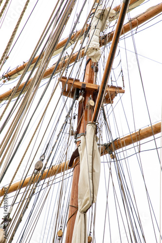 Fotografie, Obraz Rigging and pullies of a 3-masted schooner on its way under motor from Turku to the Island of Aspö in Archipelago National Park (Skärgårdshavet nationalpark), Finland