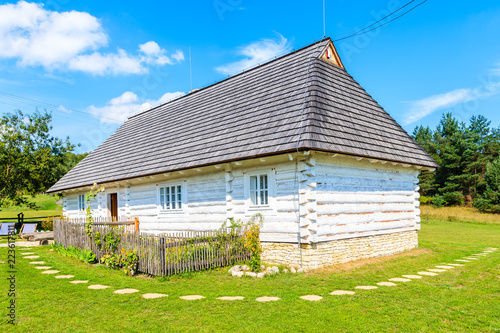 Fotografía Rural white house in Rabsztyn village near castle, Poland