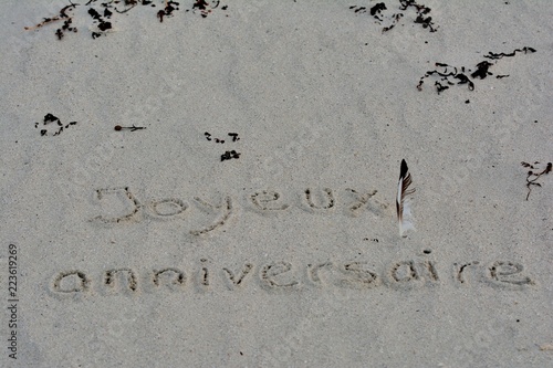 Joyeux Anniversaire Ecrit Sur Le Sable Stock Photo Adobe Stock Joyeux Anniversaire Ecrit Sur Le Sable Stock Photo Adobe Stock