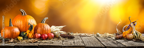 Fotografía Thanksgiving With Pumpkins Corncob And Apples On Wooden Table
