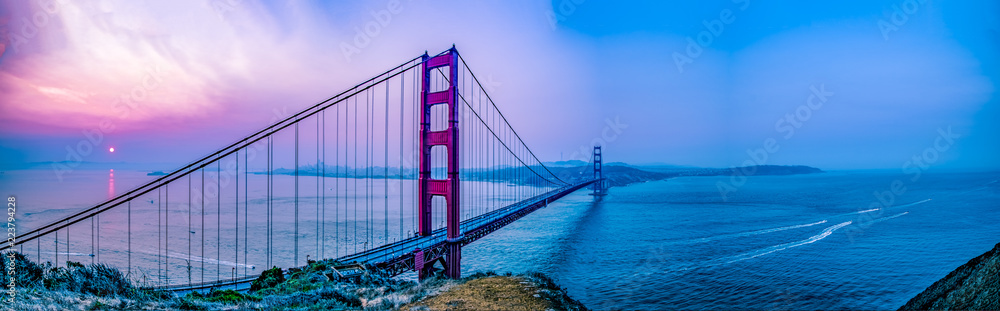 Pano of GGB and Bay leading out to the Pacific - obrazy, fototapety, plakaty 