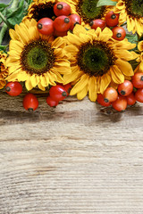 Poster - Sunflowers on wooden background