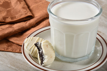 Canvas Print - Chocolate cookies and milk