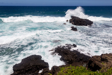 Sticker - Wellen brechen sich an den Felsen bei Gris Gris in Souillac an der Südküste von Mauritius, Afrika.