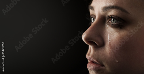 beauty girl cry on black background Poster Mural XXL