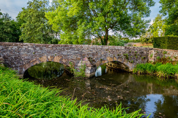 Poster - Pont à l'entrée du Château de Cormatin en Bourgogne