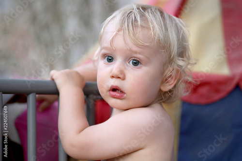 Beau Bebe Blond Aux Yeux Bleus Avec Un Regard Etonne Stock Photo Adobe Stock Beau Bebe Blond Aux Yeux Bleus Avec Un Regard Etonne Stock Photo Adobe Stock