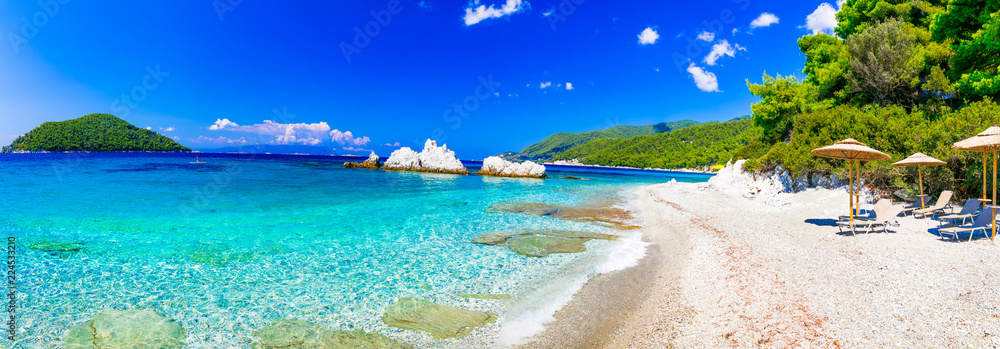 Best beaches of Skopelos island - relaxing Milia beach. Sporades, Greece - obrazy, fototapety, plakaty 