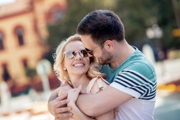 Canvas Print - Lovely couple in city street