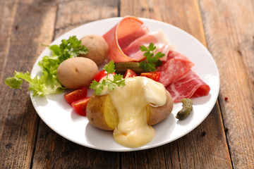Wall Mural - raclette cheese with potato and meat