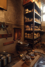 伝統工芸の錫器、作業部屋