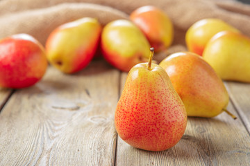 Poster - Ripe pears on rustic wooden table