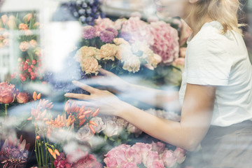 Wall Mural - cropped image of florist taking care of bouquets in flower shop