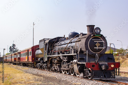 Dekoracja na wymiar  stara-lokomotywa-parowa-na-stacji