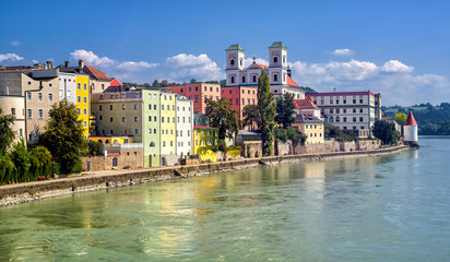 Wall Mural - Colorful traditional houses on Inn river in historical old town Passau, Germany