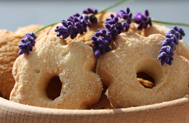 Wooden bowl with delicious cookies.