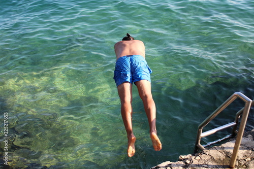 Fotografía  Fare un tuffo nel mare