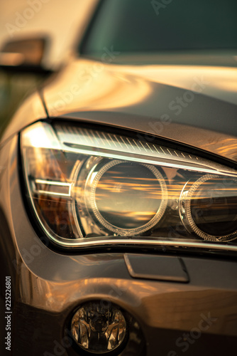 Cuadros en Lienzo Headlights and hood of sport brown car