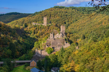 Wall Mural - Manderscheider Burgen in der Vulkaneifel