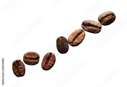 Fotografía coffee grains isolated on white background close-up