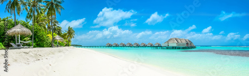 Cuadros en Lienzo Overwater bungalow in the Indian Ocean