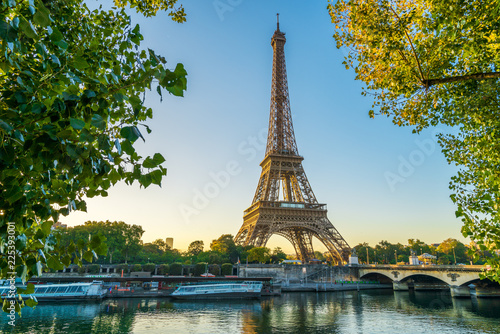 Plakat Wieża Eiffla w Paryżu, Francja
