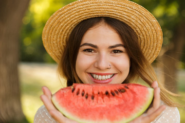 Sticker - Close up of smiling young girl in summer hat