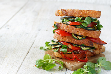 Sandwich with grilled vegetables