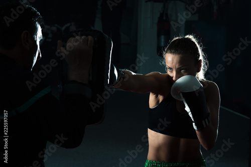 Εκτύπωση καμβά Kickboxing female training