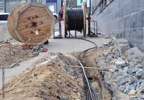 Cuadros en Lienzo Wooden coil of electric cable and optical fibres in the digging trench on the co