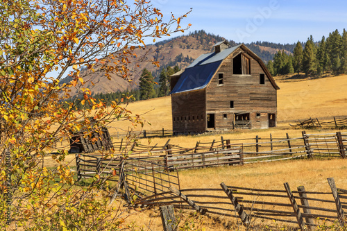 Farm Scene An Old Barn In Rural Oregon Usa Buy This Stock